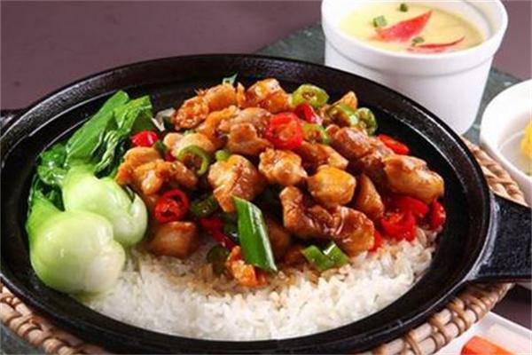 小微特色煲仔饭